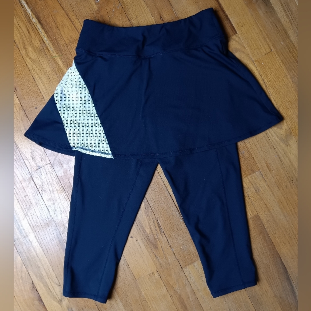 Tuckernuck skirted capri  Size M Blue